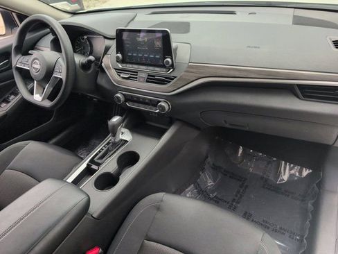 Used 2025 Nissan Altima 2.5 SV FWD image 31