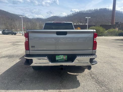 Used 2025 Chevrolet Silverado 2500 LT w/ Convenience Package AWD/4WD image 4