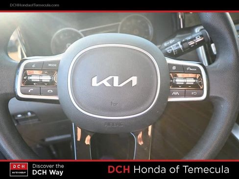 Used 2023 Kia Sorento LX image 9