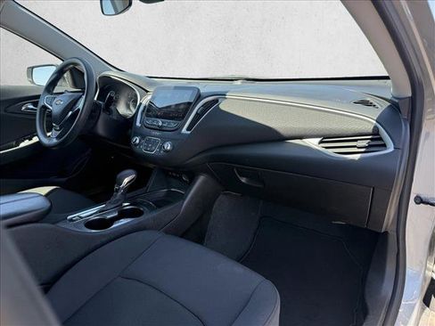 Used 2025 Chevrolet Malibu LT FWD image 12