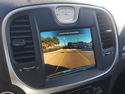 Used 2022 Chrysler 300 Touring image 33