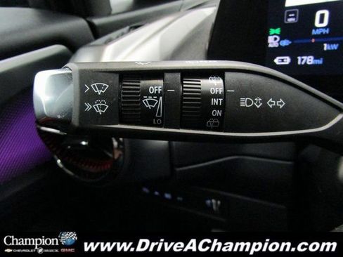 Certified 2025 Chevrolet Equinox EV RS image 26