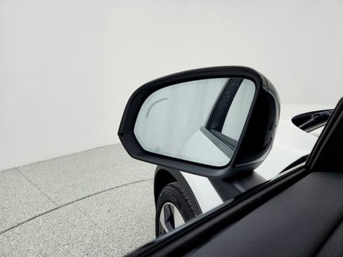 Certified 2024 Volvo XC40 B5 Core image 18