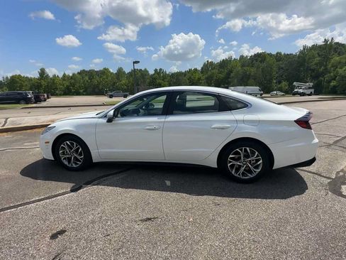 Used 2023 Hyundai Sonata SEL w/ Preferred Accessory Package FWD image 5