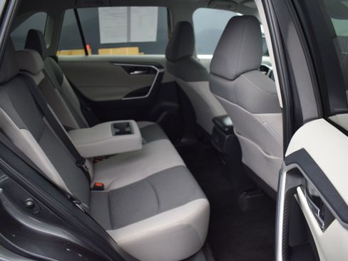 Used 2025 Toyota RAV4 XLE AWD/4WD image 11