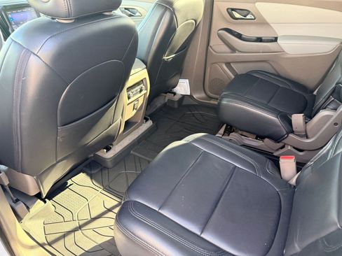 Used 2020 Chevrolet Traverse LT image 23
