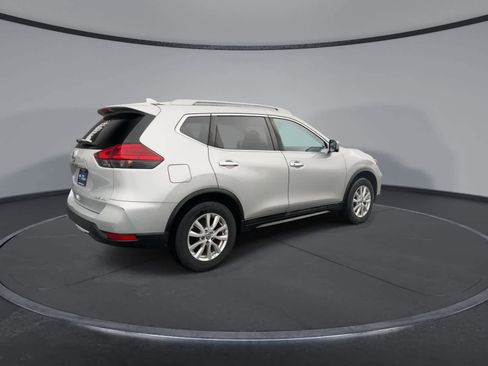 Used 2017 Nissan Rogue SV w/ SV Premium Package image 8