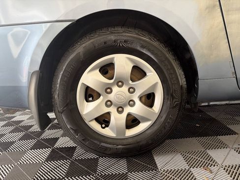 Used 2008 Kia Sedona LX FWD image 23