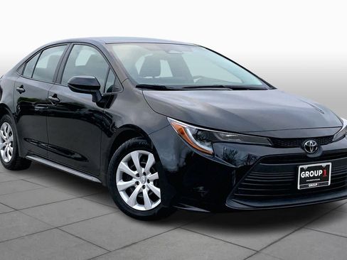 Used 2023 Toyota Corolla LE image 3