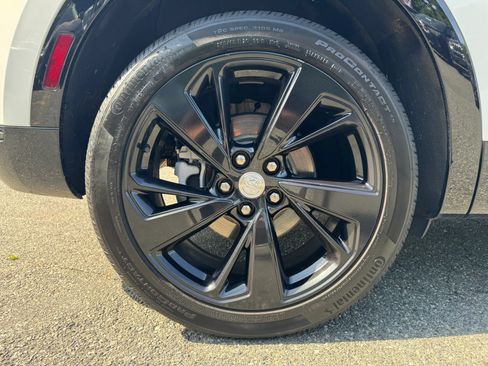 Used 2021 Buick Envision Essence w/ Sport Touring Package AWD/4WD image 29