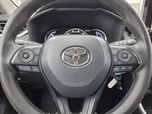 Used 2025 Toyota RAV4 LE image 19
