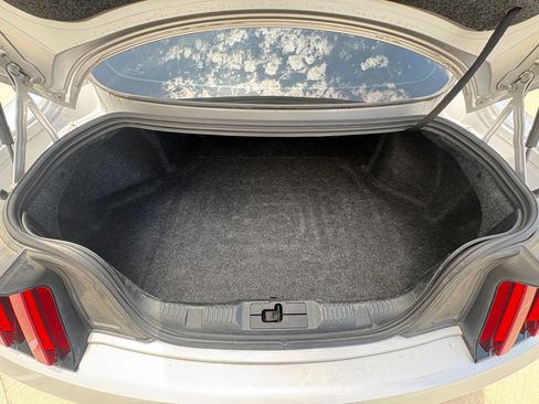 Used 2015 Ford Mustang Coupe RWD image 20