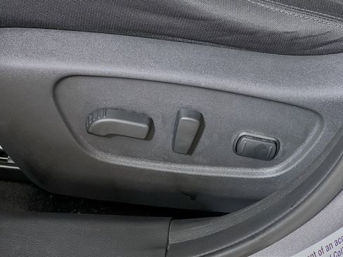 Used 2019 Nissan Rogue SV image 15