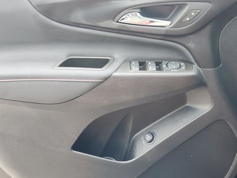 Used 2023 Chevrolet Equinox RS FWD image 24