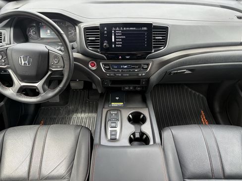 Certified 2025 Honda Passport TrailSport image 2