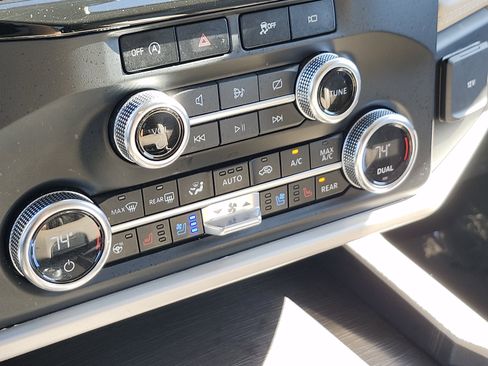 Used 2023 Ford Expedition Limited image 33