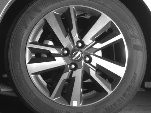Used 2025 Nissan Versa SV FWD image 15