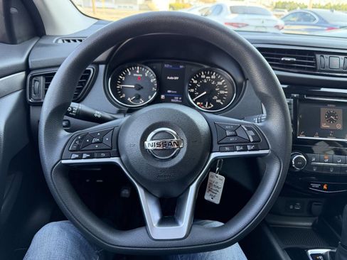 Used 2020 Nissan Rogue Sport S image 29