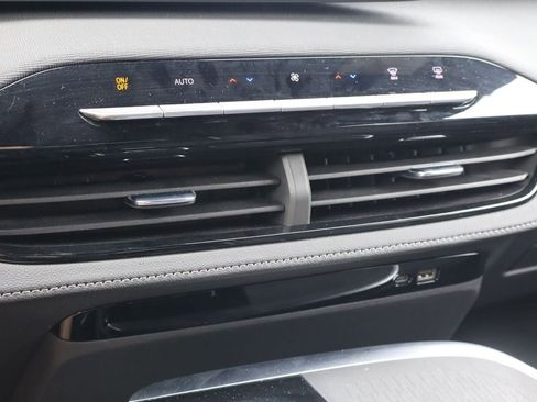 Used 2025 Buick Enclave Preferred FWD image 26