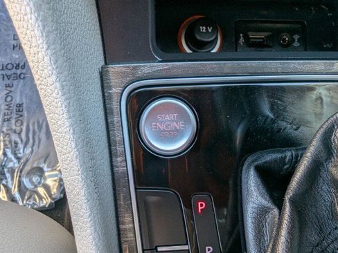 Used 2018 Volkswagen Passat 2.0T SE image 19