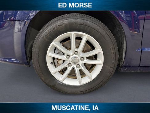 Used 2016 Dodge Grand Caravan SXT w/ Rear Park Assist Package image 4