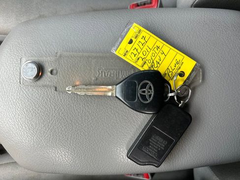 Used 2011 Toyota RAV4 4WD image 27