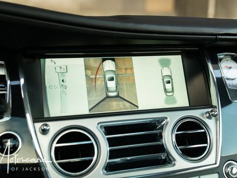 Used 2017 Rolls-Royce Wraith RWD image 33