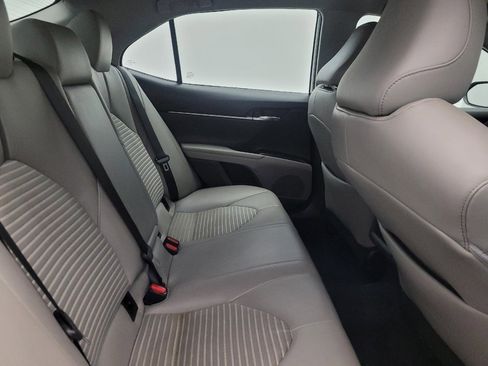 Used 2022 Toyota Camry SE image 19