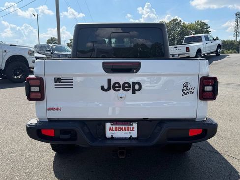 Used 2024 Jeep Gladiator Sport AWD/4WD image 4
