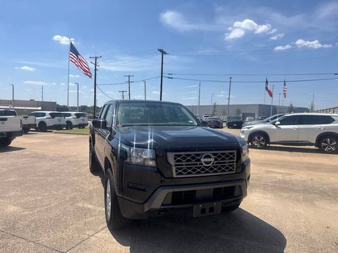 Used 2022 Nissan Frontier SV AWD/4WD image 3