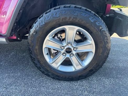 Used 2022 Jeep Wrangler Unlimited Sahara AWD/4WD image 8