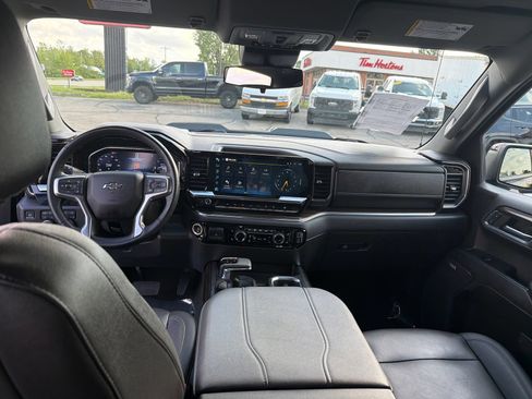 Used 2024 Chevrolet Silverado 1500 LT Trail Boss w/ LT Trail Boss Premium Package AWD/4WD image 15