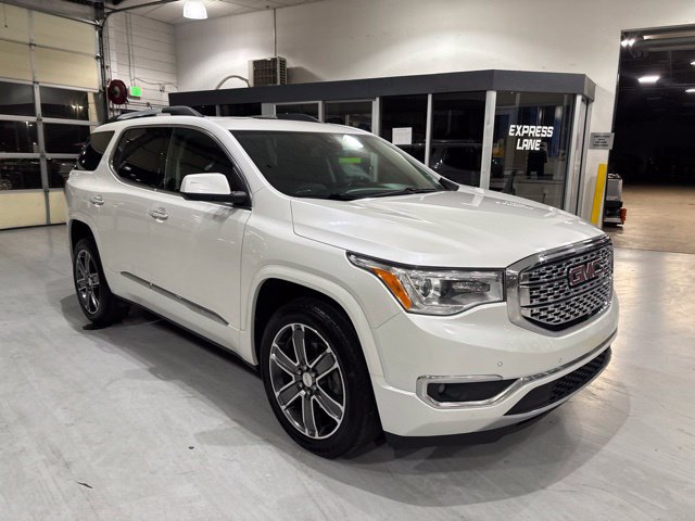 Used 2017 GMC Acadia Denali w/ Technology Package AWD/4WD image 4