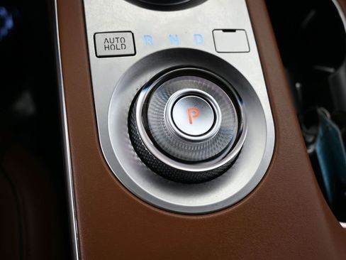 Used 2022 Genesis GV70 2.5T w/ Advanced Package image 27