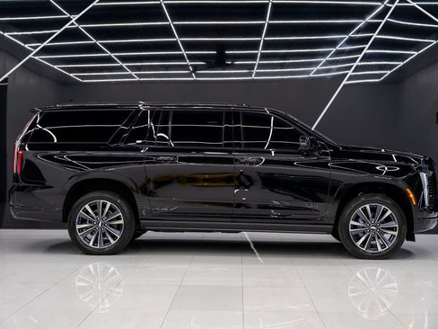 Used 2026 Cadillac Escalade ESV Sport AWD/4WD image 30