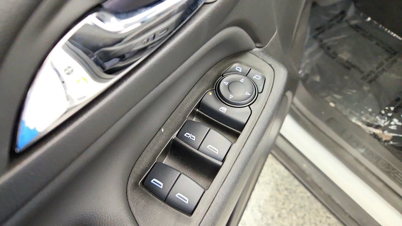 Used 2024 Chevrolet Equinox LT w/ LPO, Cargo Package FWD image 22