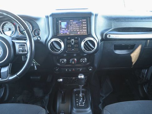 Used 2017 Jeep Wrangler Unlimited Sahara image 13