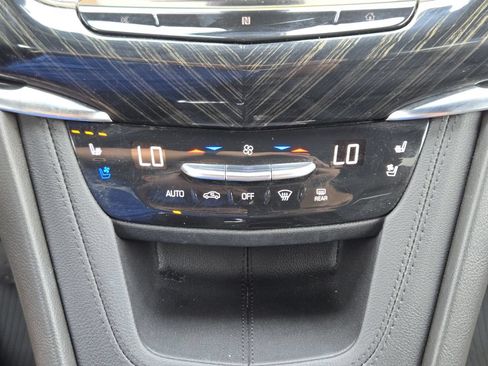 Used 2021 Cadillac XT6 Premium Luxury AWD/4WD image 20