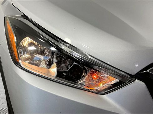 Used 2019 Nissan Kicks SV FWD image 30