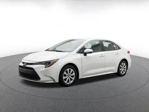 Used 2025 Toyota Corolla LE FWD image 3