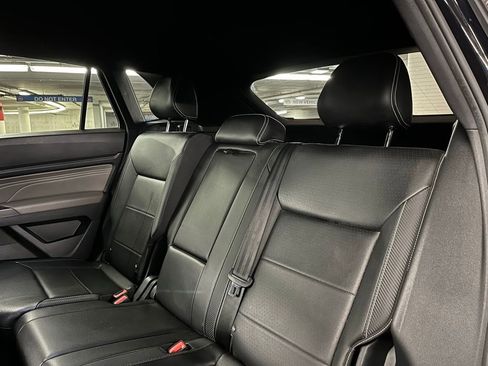 Used 2023 Volkswagen Atlas Cross Sport SE image 18
