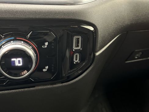 Certified 2024 GMC Sierra 1500 Elevation image 25