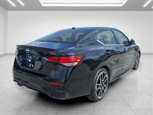 Used 2025 Nissan Sentra SR FWD image 10