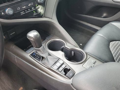 Used 2021 Toyota Camry SE w/ Cold Weather Package FWD image 20