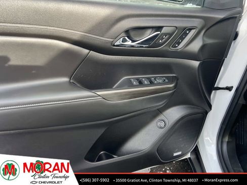 Certified 2023 GMC Acadia SLT w/ Preferred Package image 16