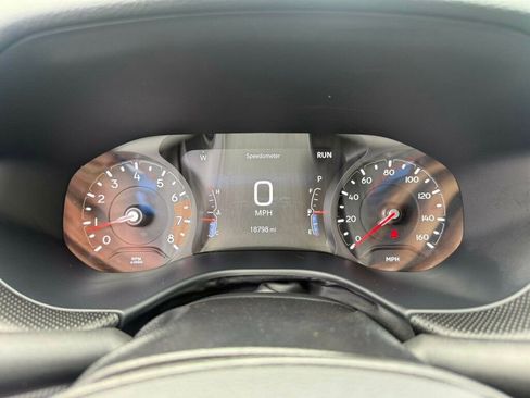 Used 2025 Jeep Compass Trailhawk image 4