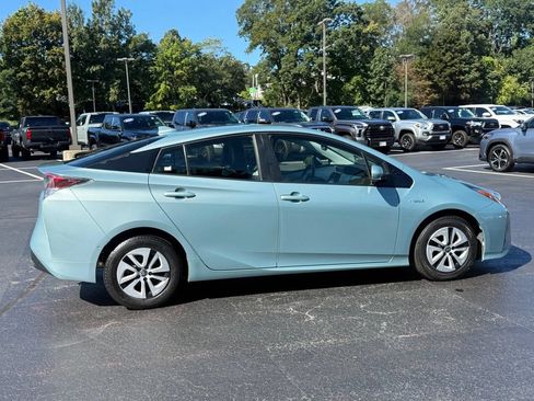 Used 2018 Toyota Prius Two w/ Prius Two Safety Plus Package FWD image 9