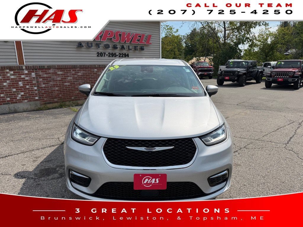 Used 2023 Chrysler Pacifica Touring-L FWD image 10