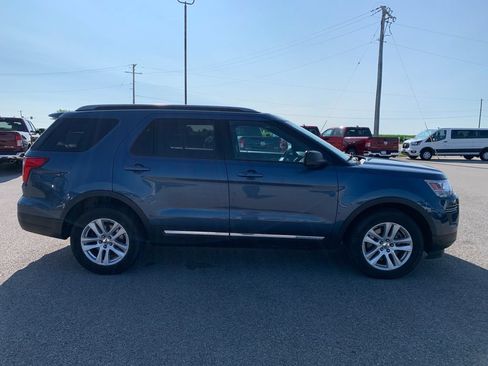 Used 2018 Ford Explorer XLT AWD/4WD image 12
