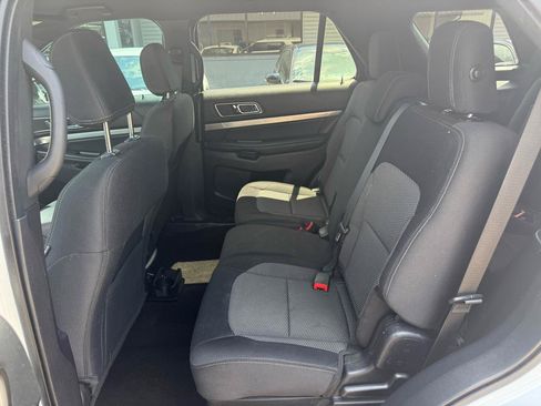 Used 2018 Ford Explorer XLT FWD image 14